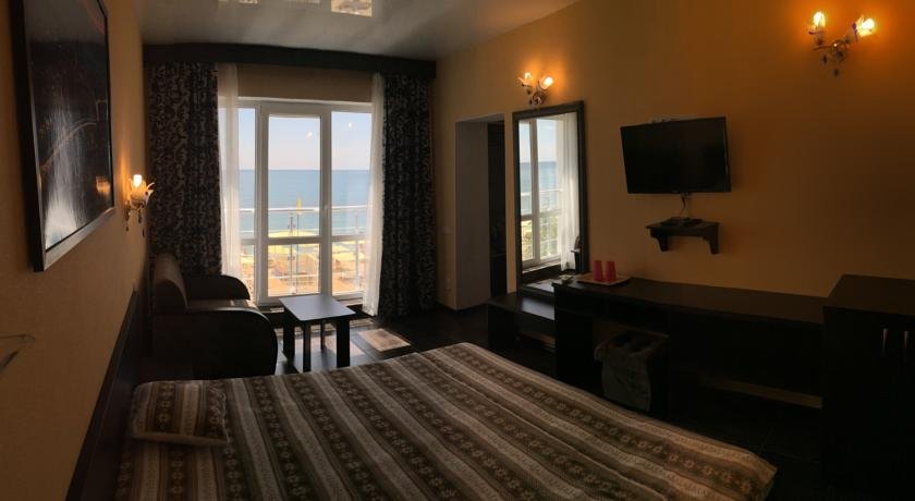 Фото Гостевой дом Черноморская 2