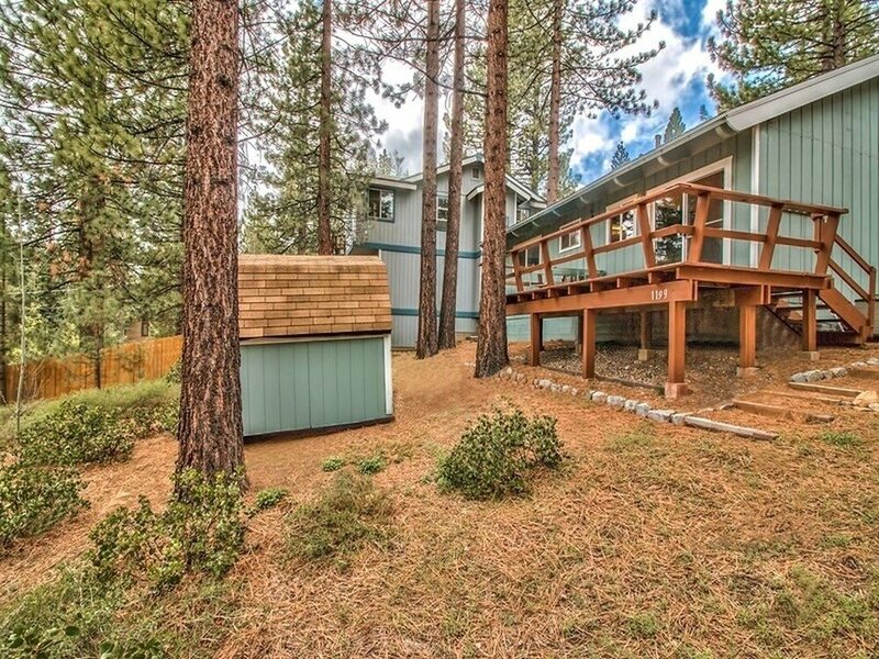 Жильё посуточно Cozy Tahoe 10 Mins To Heavenly & Lakefront 2 Bedroom Home by Redawning