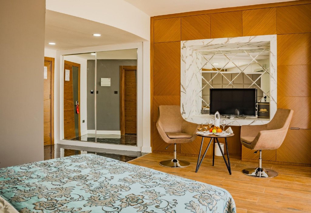 Фото Novel Centre Point Hotel