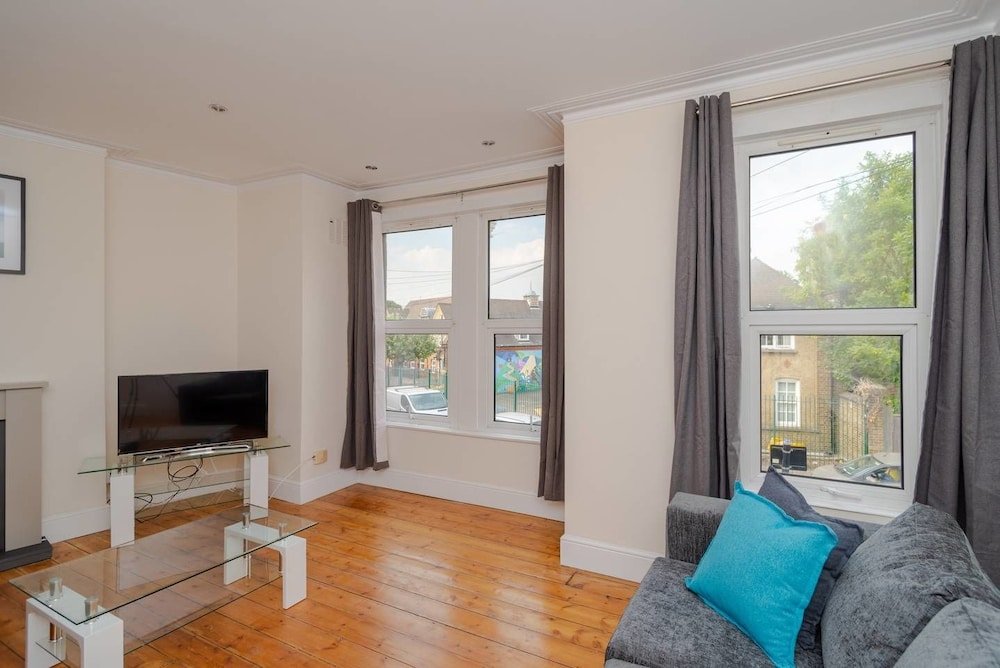 Фото Bright 2 Bedroom Flat Easy Access to London Bridge