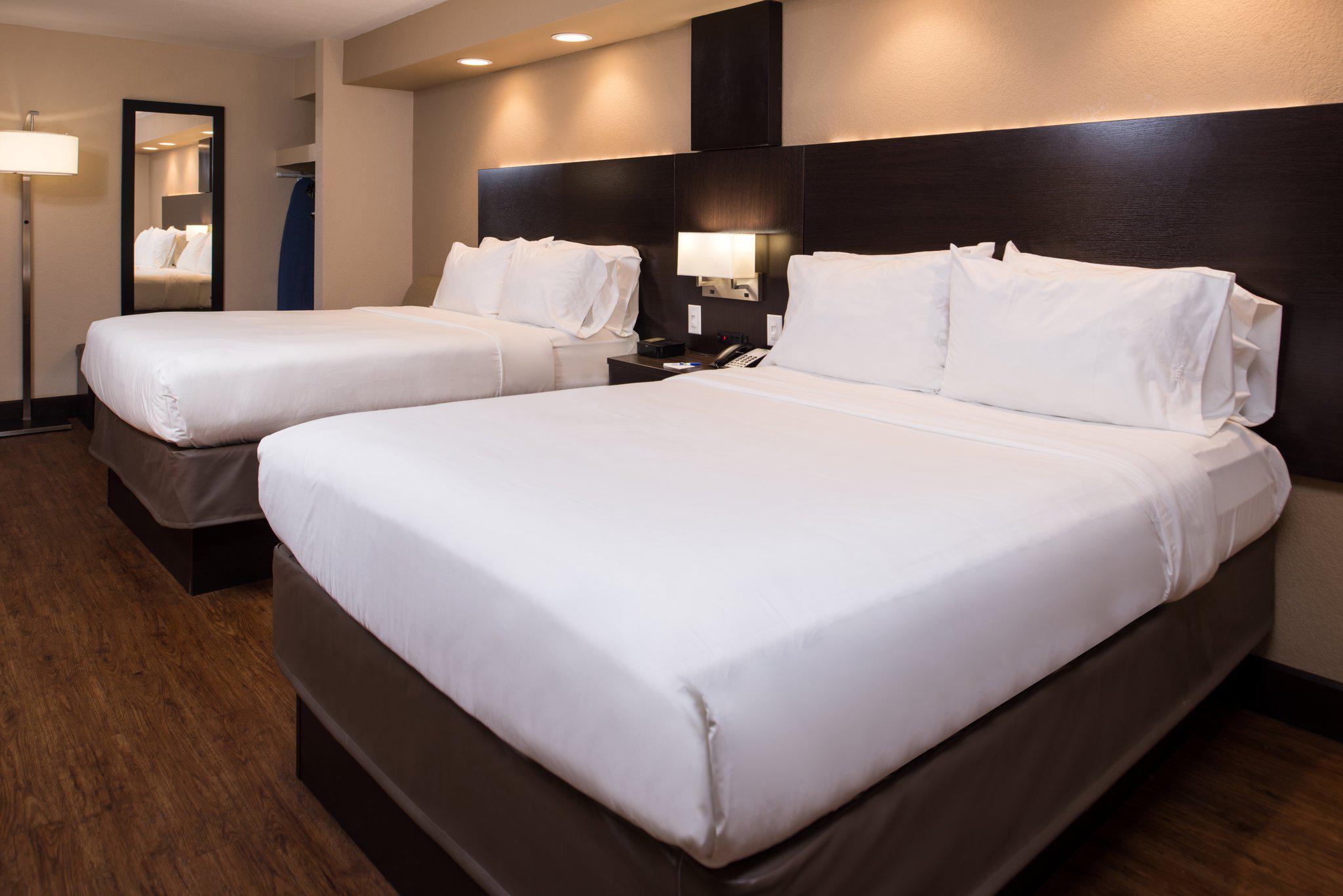 Фото Holiday Inn Express & Suites San Antonio Medical-Six Flags, an Ihg Hotel