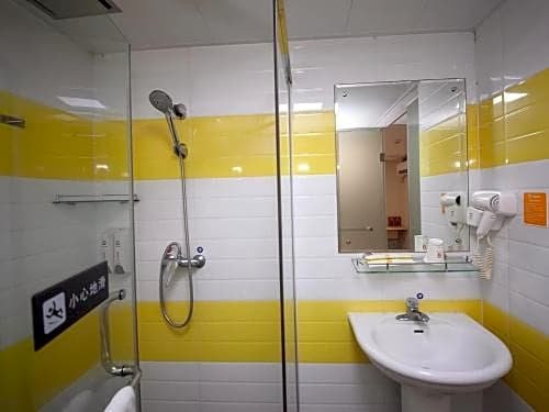 Фото 7 Days Inn Guangzhou Huangsha Metro Branch