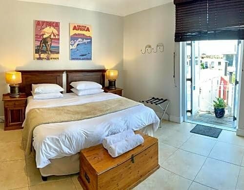 Гостиница The Charles Cafe & Rooms в Кейптауне