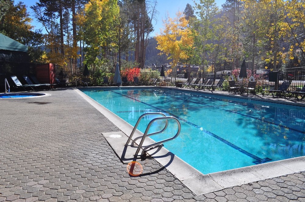 Фото GetAways at Olympic Village Inn