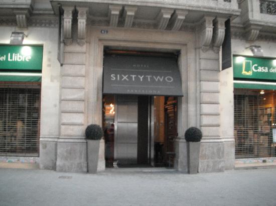 Фото Sixtytwo Hotel