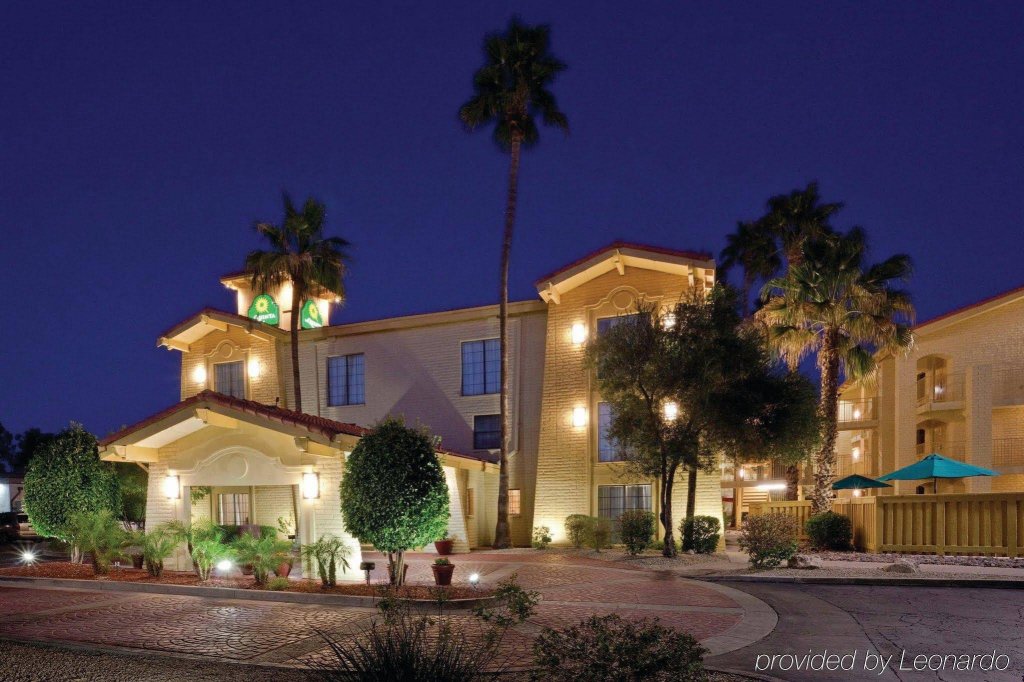 Фото La Quinta Inn by Wyndham Phoenix Sky Harbor Airport