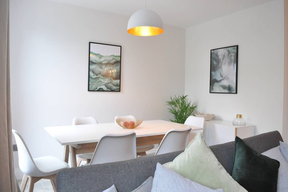 Фото Stunning 3 Bedroom 2 Bath in Fantastic Location