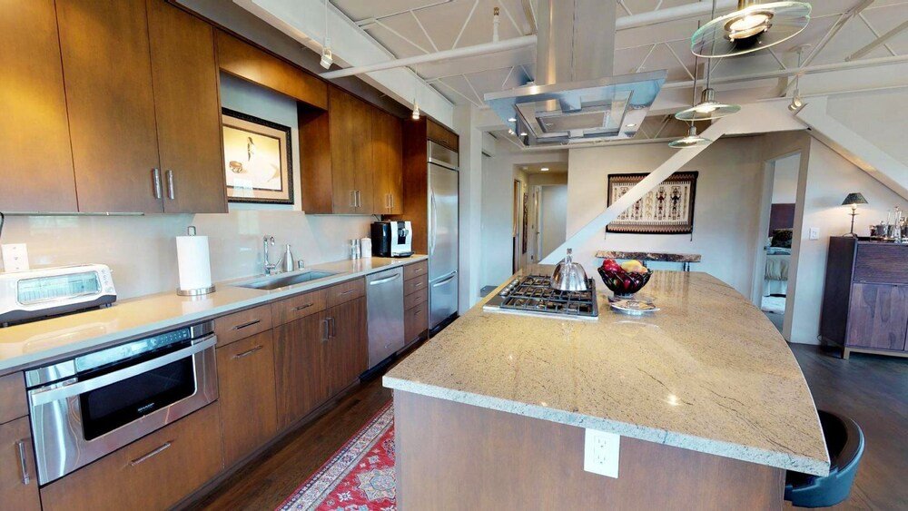 Фото The Lincoln 501