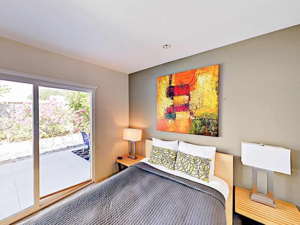 Фото 3br 2ba Jack LaLanne House by RedAwning