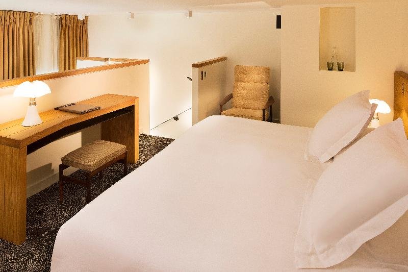 Фото Hôtel Marignan Champs Elysées