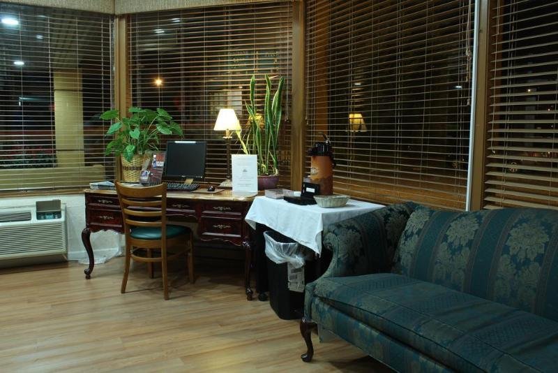 Фото Red Roof Inn Freehold