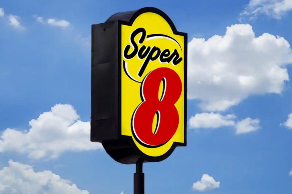 Фото Super 8 by Wyndham Hearst On