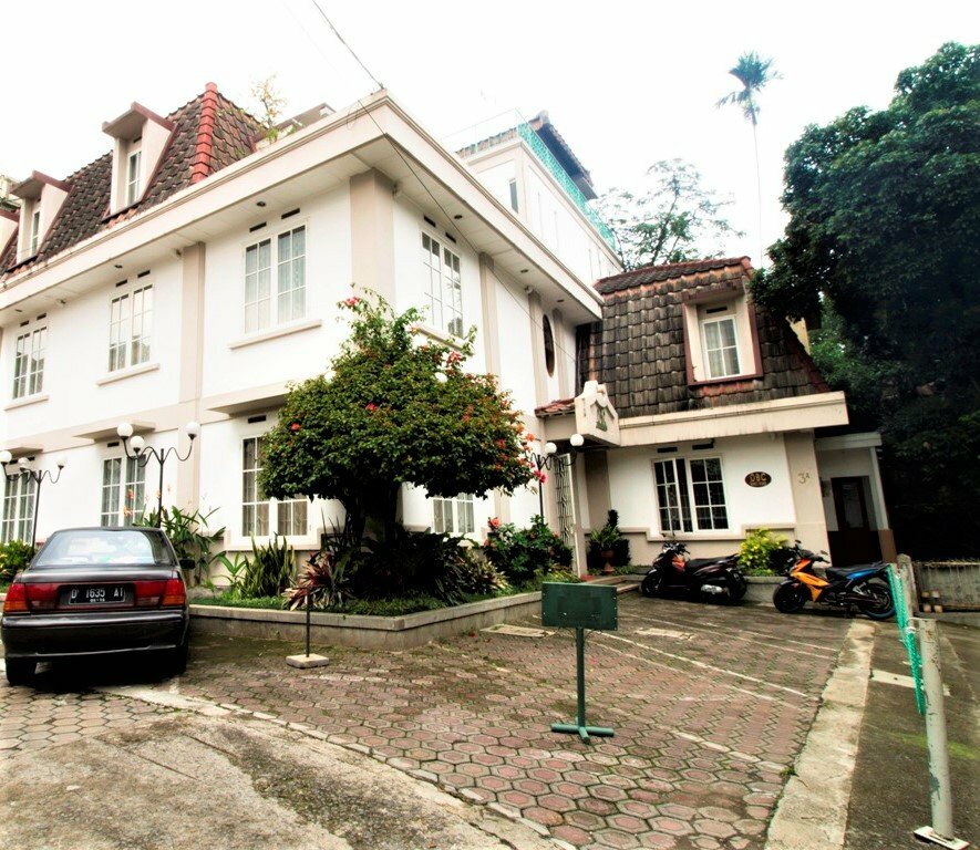 Hotel RedDoorz Plus near Parahyangan University, Bandung, photo