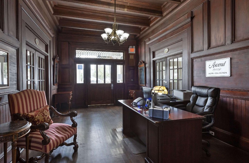 Фото Coombs Inn & Suites