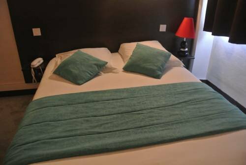 Гостиница Hôtel La Perriere в Лорьяне