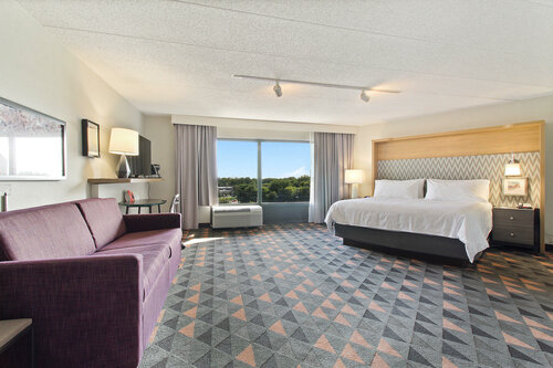 Гостиница Holiday Inn Chicago Nw Crystal Lk Conv Ctr, an Ihg Hotel