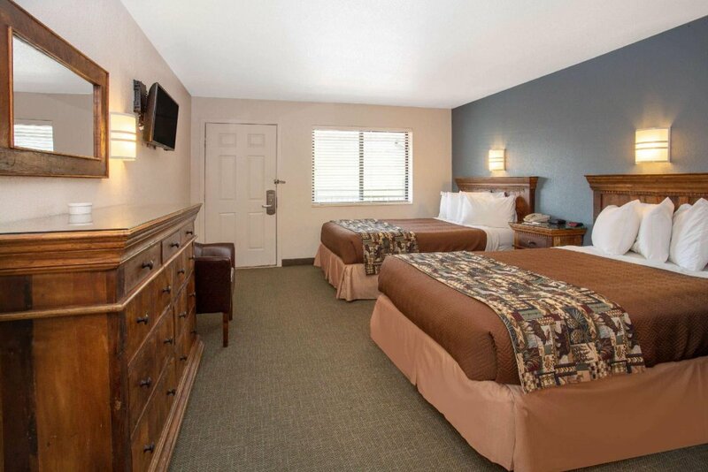 Гостиница Travelodge by Wyndham Gardiner Yellowstone Park North