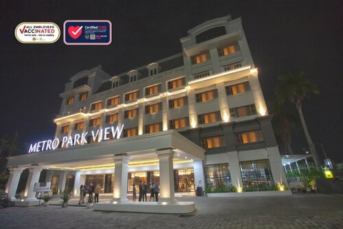Гостиница Metro Park View Hotel Kota Lama Semarang в Семаранге