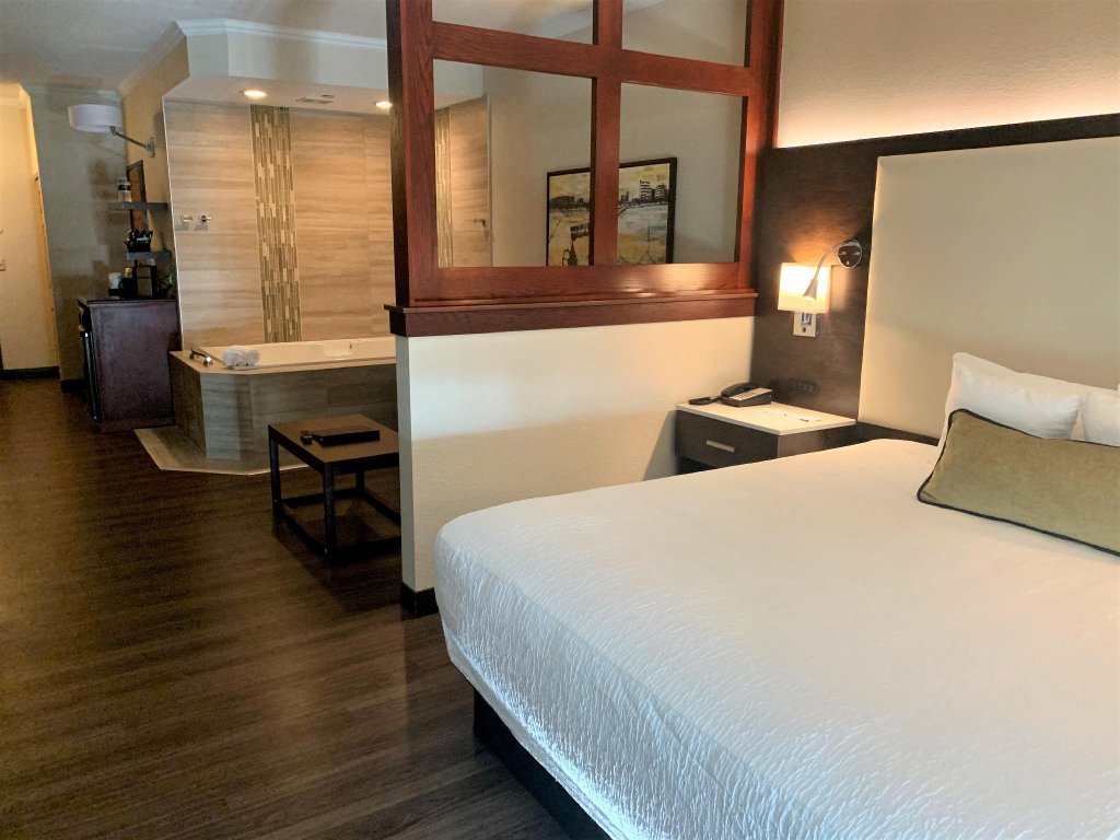 Фото Best Western Premier Bridgewood Resort Hotel