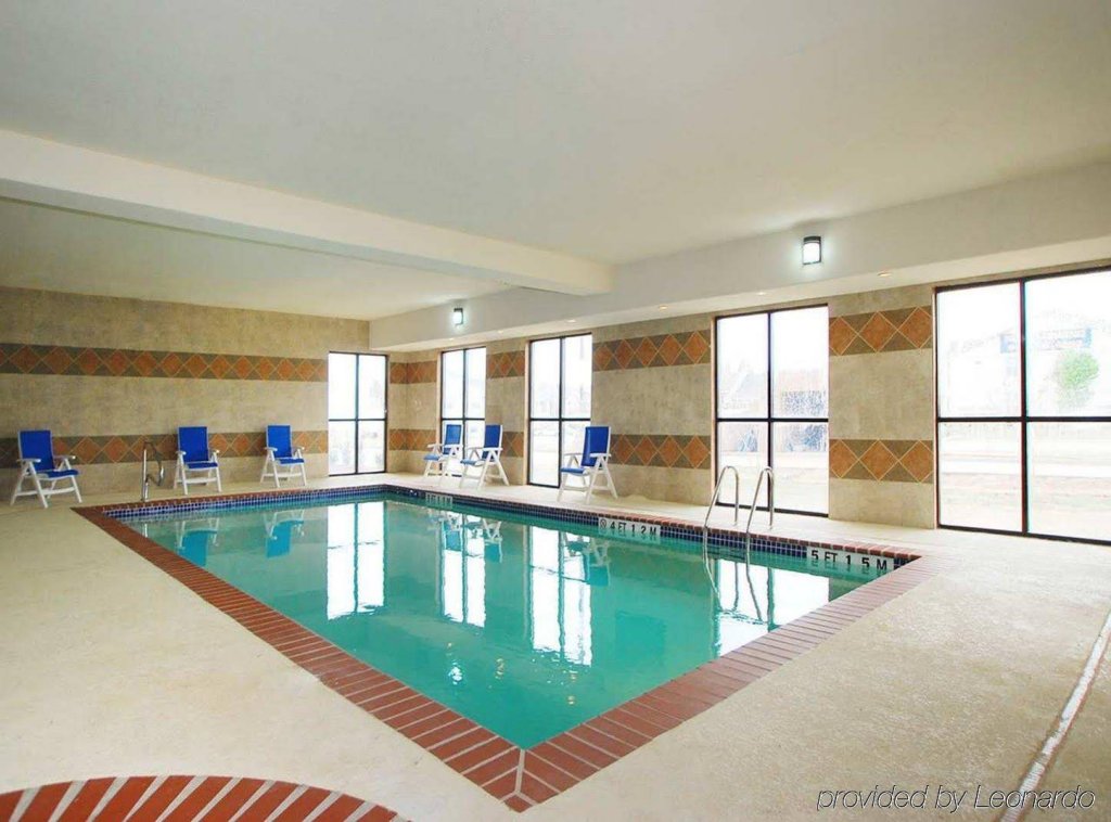 Фото Hampton Inn & Suites Childress