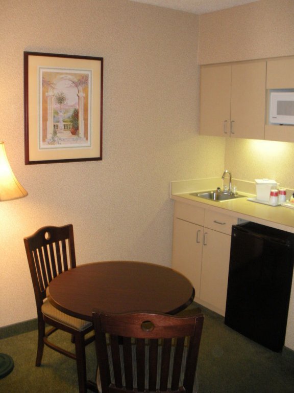 Фото Ramada by Wyndham Suites Orlando Airport