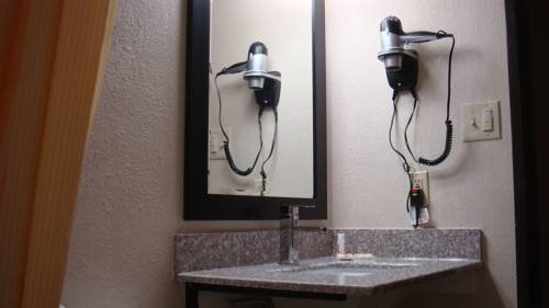 Фото Days Inn by Wyndham Muncie -Ball State University