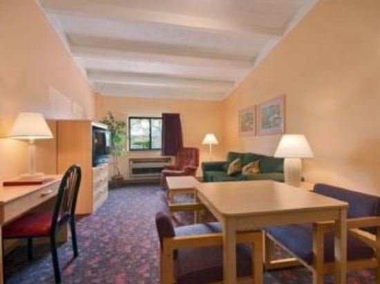 Фото Ramada Hotel & Conference Center by Wyndham Hammond