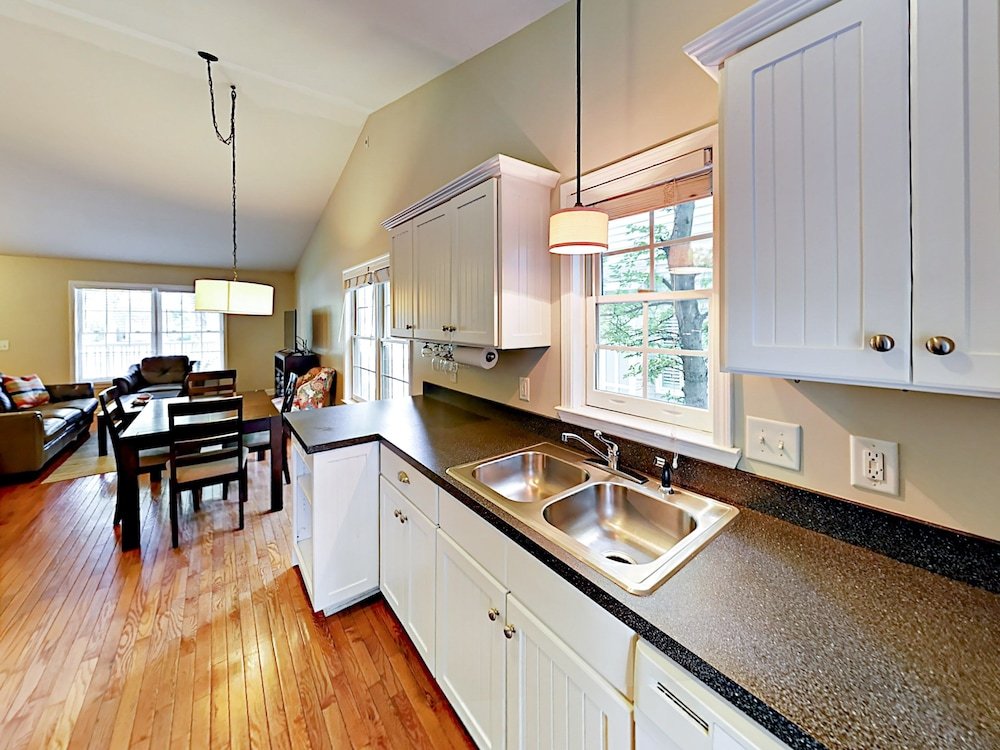 Фото 3br Stylish Cottage East Nashville by Redawning