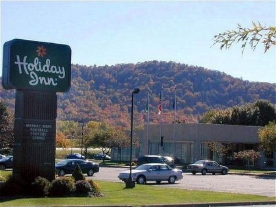 Фото Days Inn by Wyndham Warren