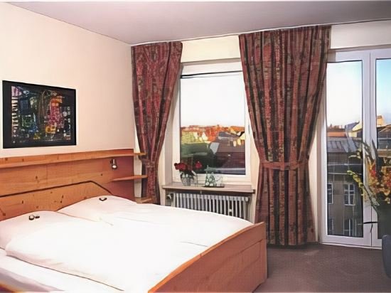 Фото Hotel Rotkreuzplatz