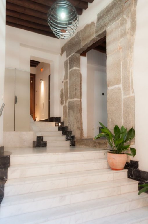 Фото Apartamentos con patio junto a la catedral by Toledo Ap