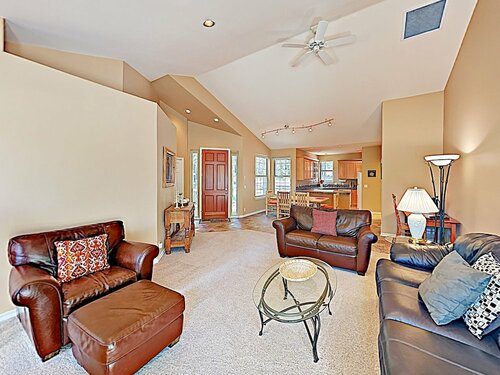 Жильё посуточно New Listing! Spacious Sunriver Haven W Hot Tub 3 Bedroom Home