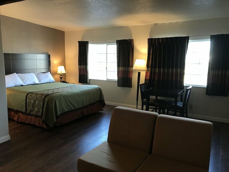 Гостиница Manhattan Inn & Suites - Lax