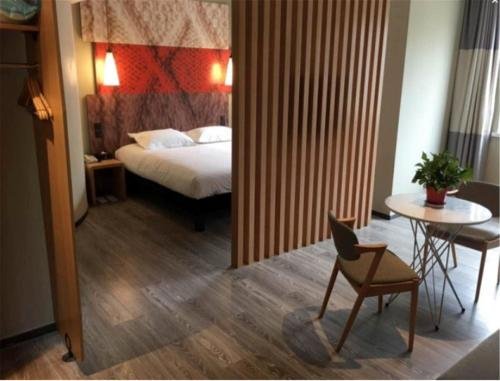 Фото Ibis Lanzhou Train Station