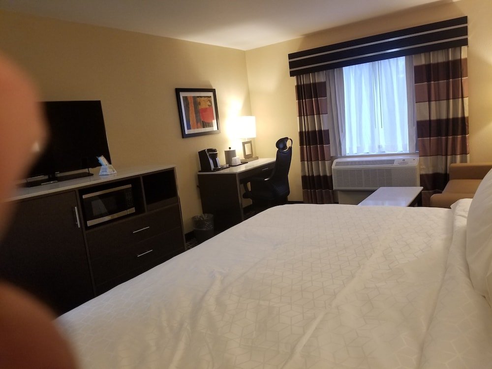 Фото Holiday Inn Poughkeepsie