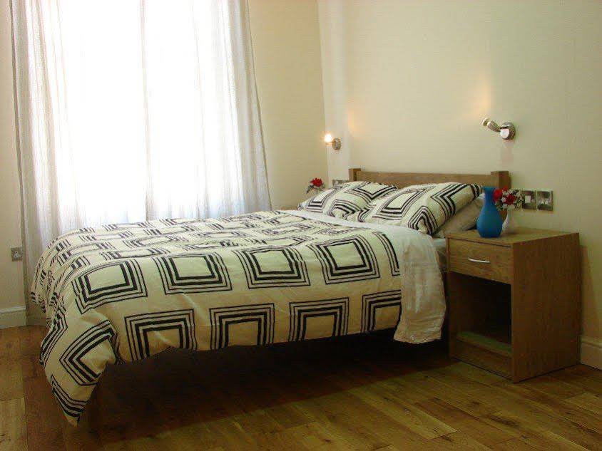 Фото Cromwell International Hotel