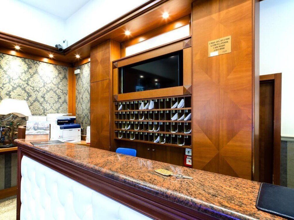 Фото Astoria Deluxe Rooms