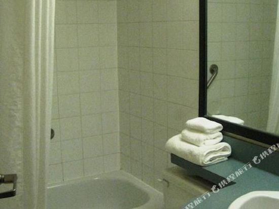 Фото Travelodge by Wyndham Drumheller