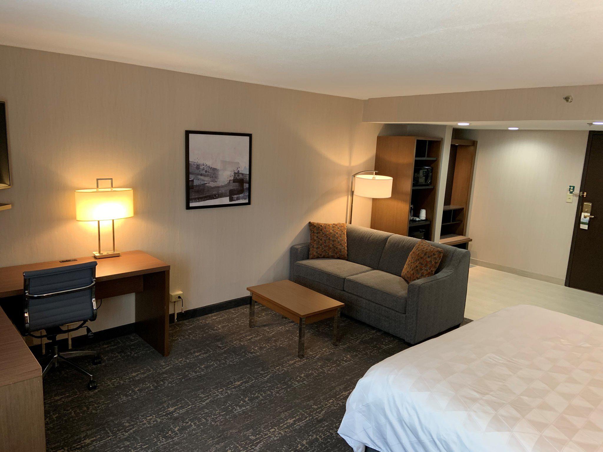 Фото Holiday Inn & Suites Chicago-Carol Stream