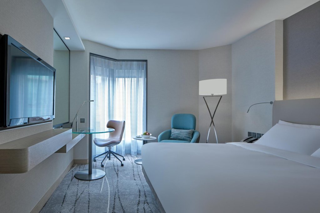 Фото New World Millennium Hong Kong Hotel