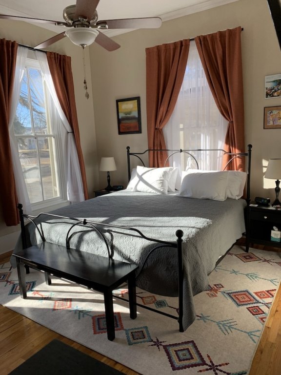 Фото Alpine Bed and Breakfast