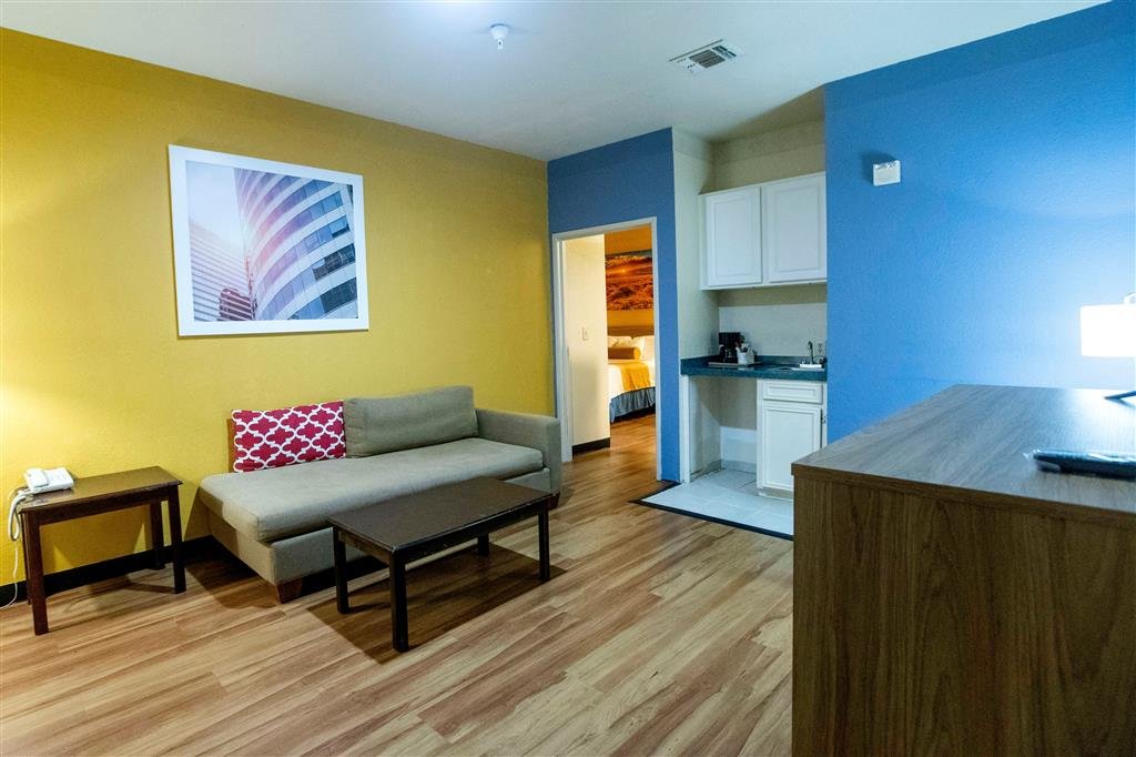 Фото Days Inn And Suites Houston North/Aldine