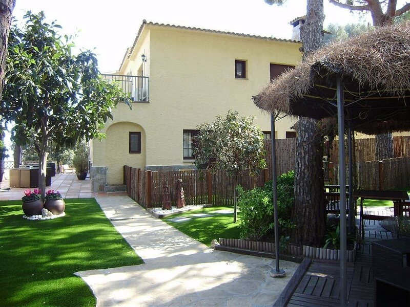 Гостиница Hostal Cal Music