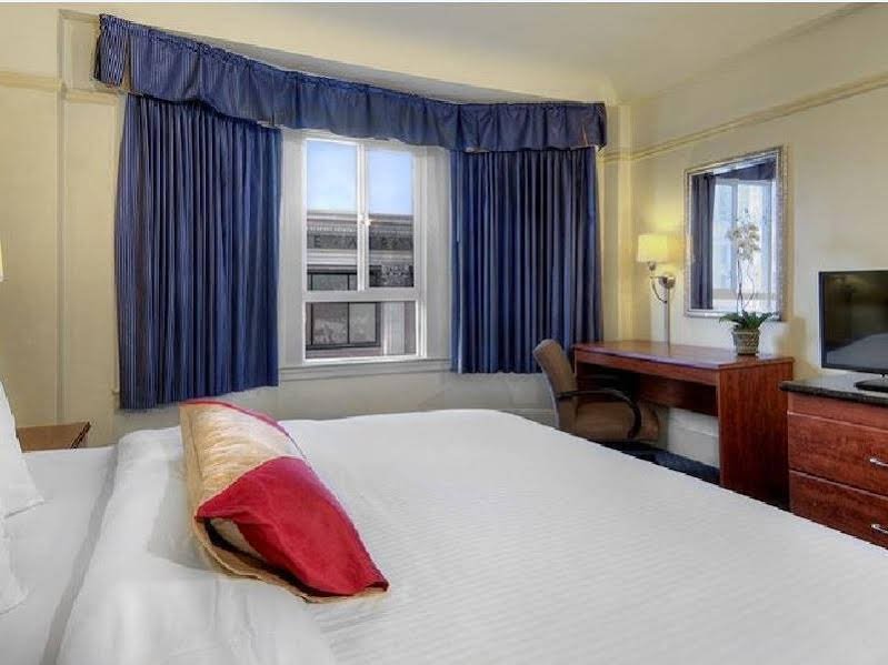 Фото Monarch Hotel