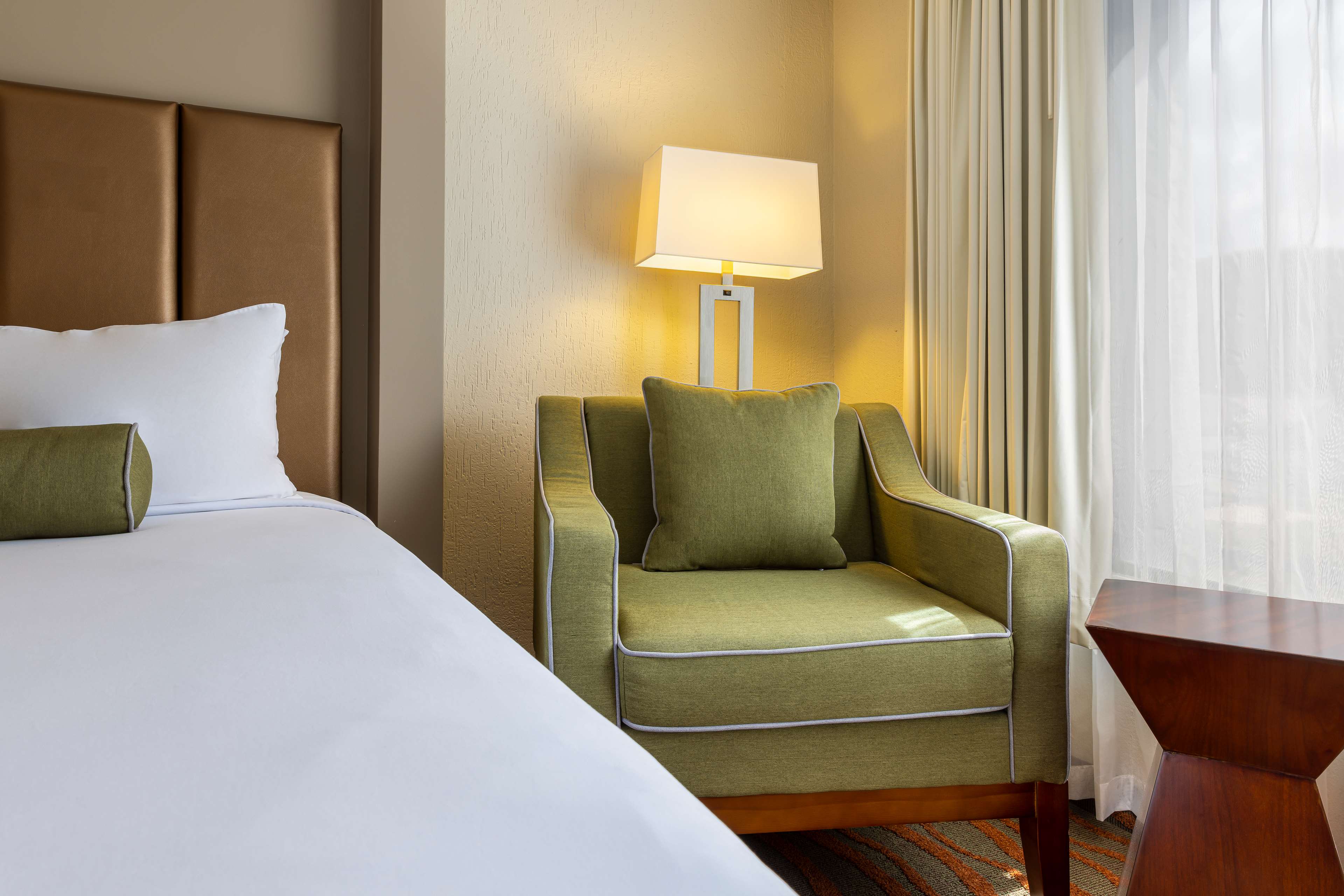 Фото Irazu Hotel & Studios