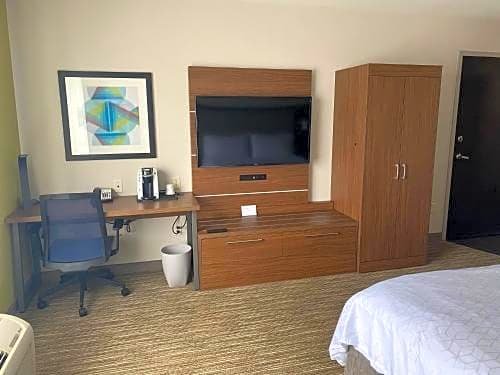 Фото Holiday Inn Express & Suites Albuquerque Historic Old Town, an Ihg Hotel