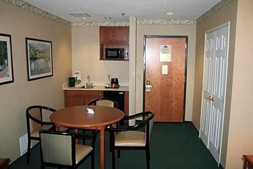 Фото Wingate by Wyndham Vineland/Millville