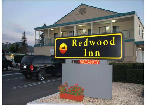 Гостиница Redwood Inn в Санта-Розе