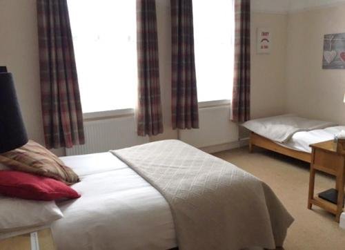 Фото Woodcote Hotel