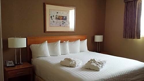 Фото Days Inn & Suites by Wyndham West Edmonton